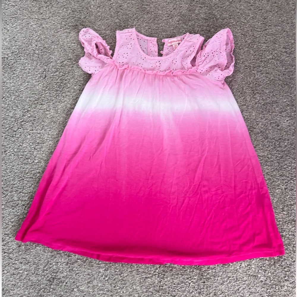 Design History pink peekaboo top